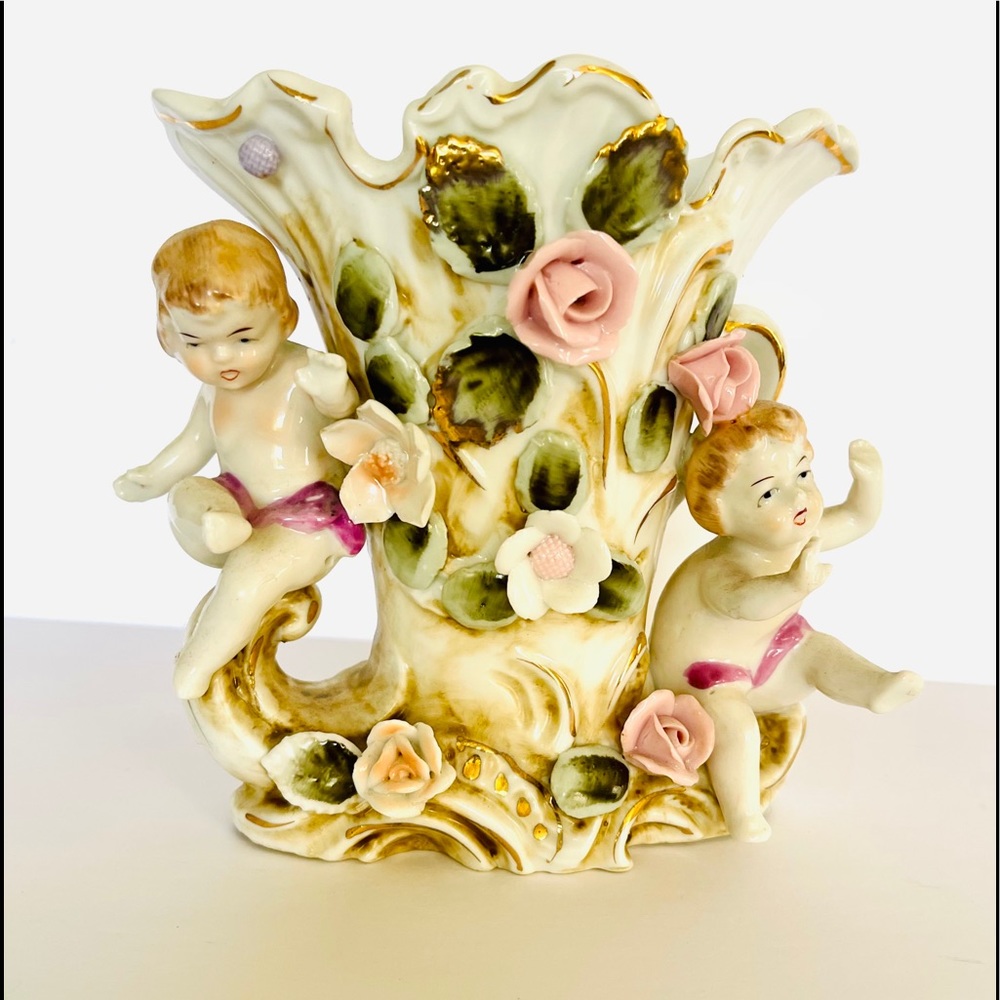 VTG Porcelain Cupid 👼🏻 Fan Vase